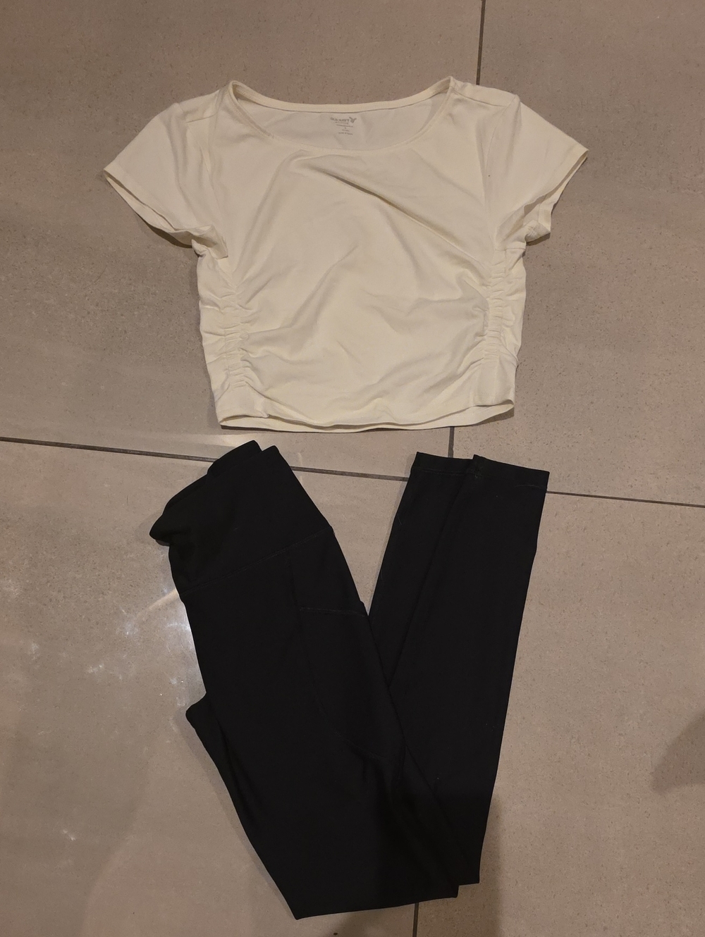 Old Navy Cream Ruched Crop Top & Athletic Leggings